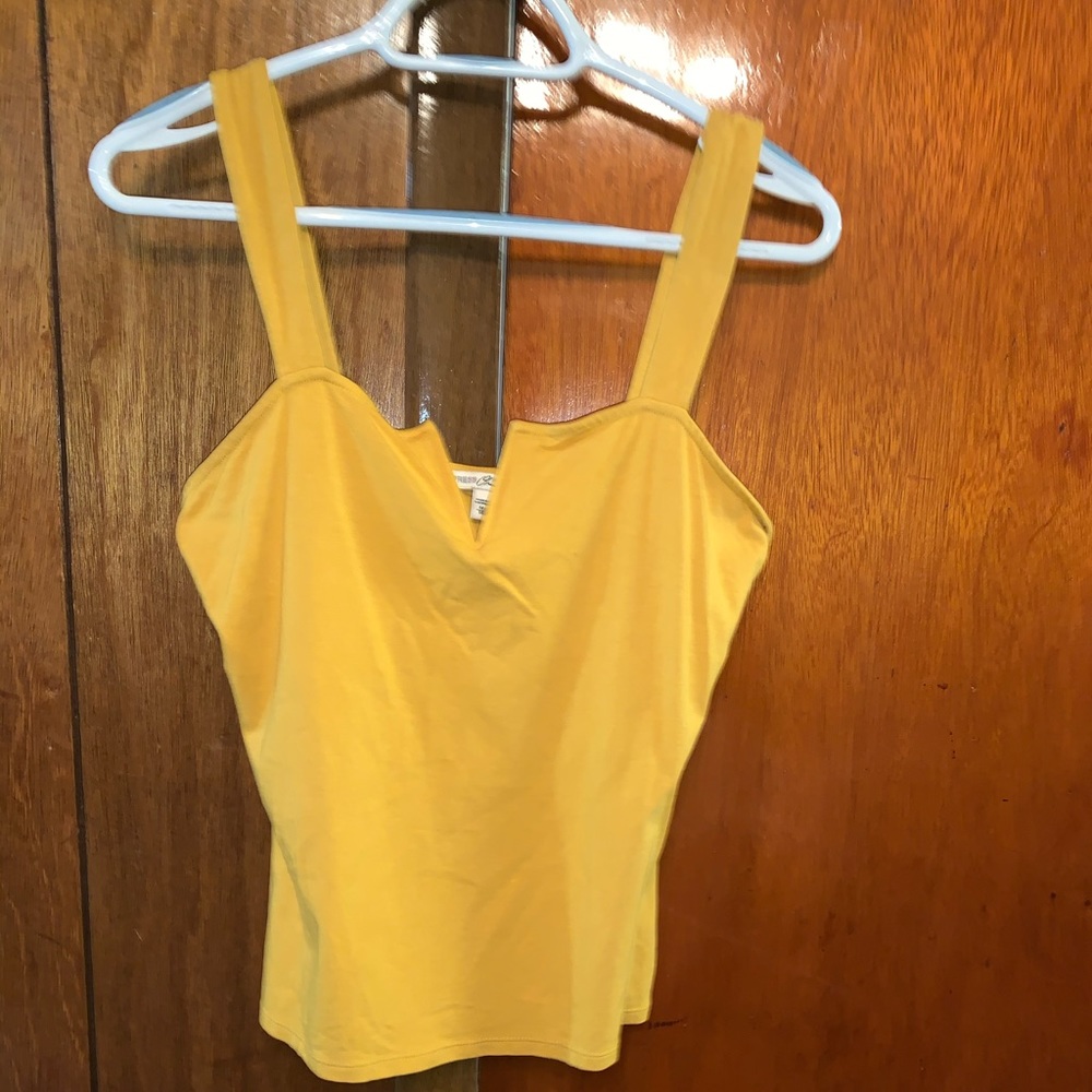 Mustard color tank top w/wired V slit down middle
